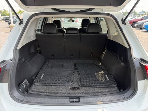 Used 2022 Volkswagen Tiguan SE w/ Panoramic Sunroof Package AWD/4WD image 16