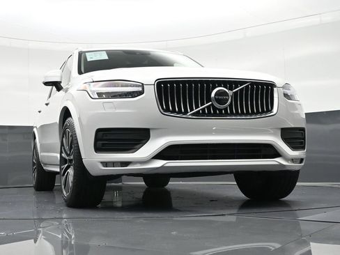 Used 2021 Volvo XC90 T6 Momentum w/ Protection Package Premier image 32