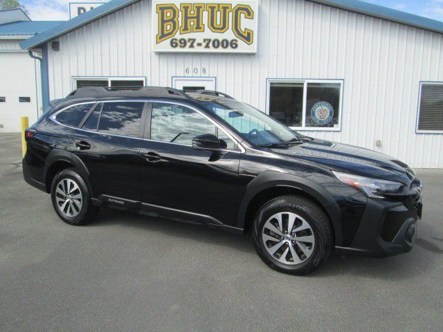 Used 2023 Subaru Outback Premium AWD/4WD image 1