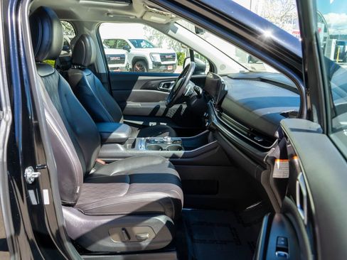 Certified 2025 Kia Carnival SX FWD image 10