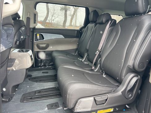 New 2026 Kia Carnival EX image 13