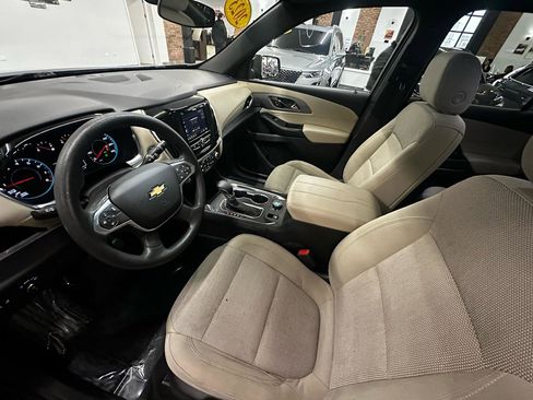 Used 2023 Chevrolet Traverse LS image 21