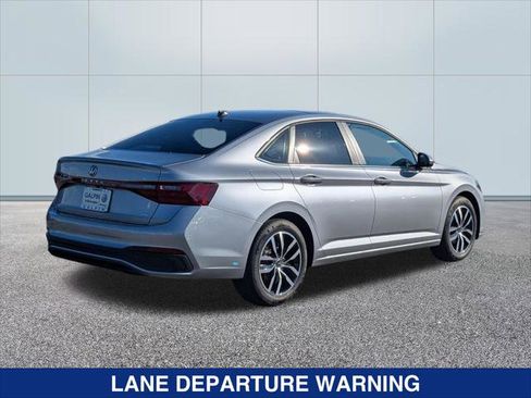 New 2025 Volkswagen Jetta SE FWD image 5