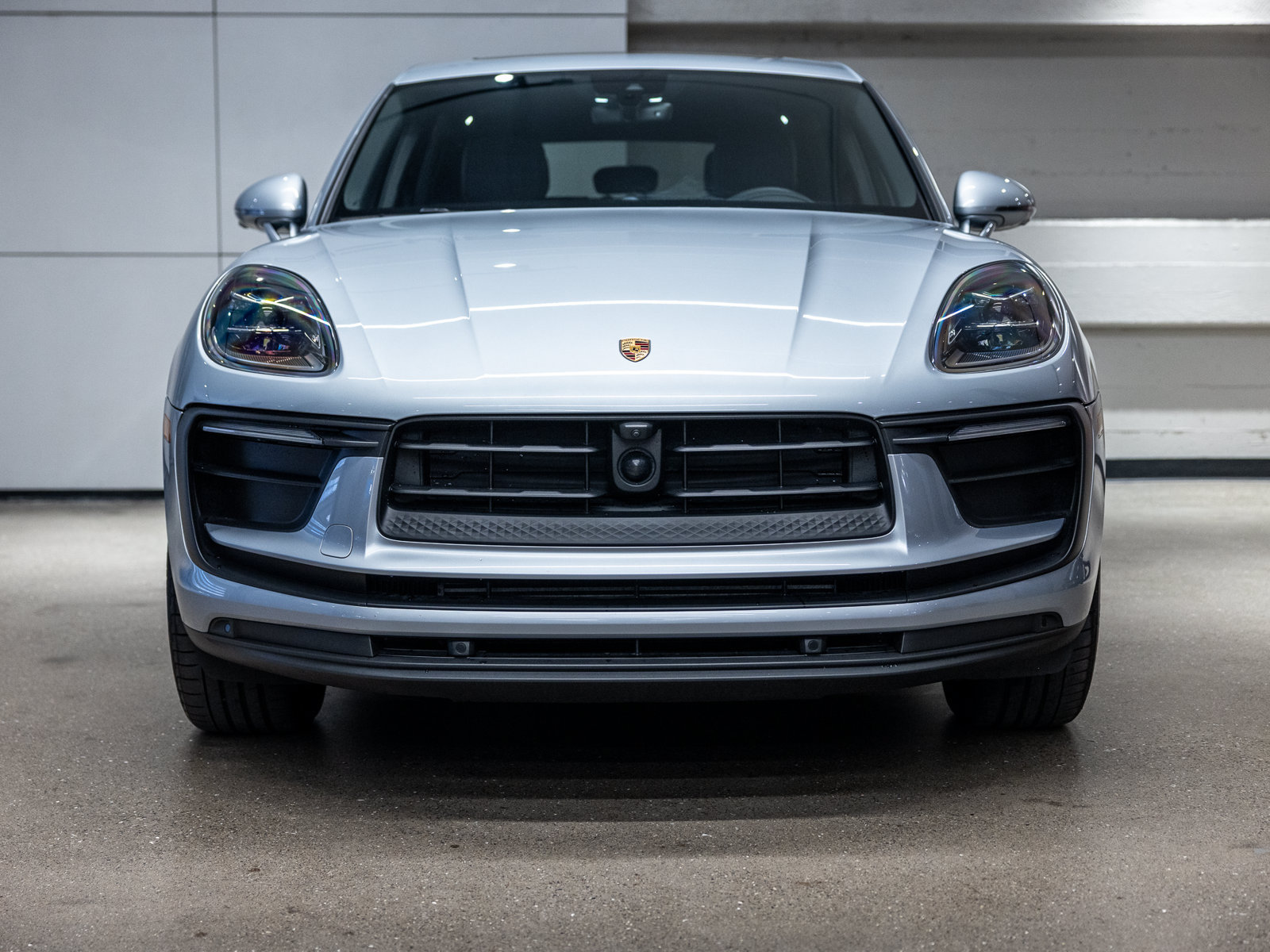 Used 2025 Porsche Macan AWD/4WD image 11