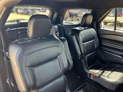 Used 2020 Ford Explorer XLT w/ Equipment Group 202A RWD image 20