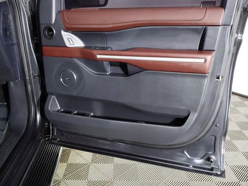 Used 2022 Ford Expedition Limited image 30