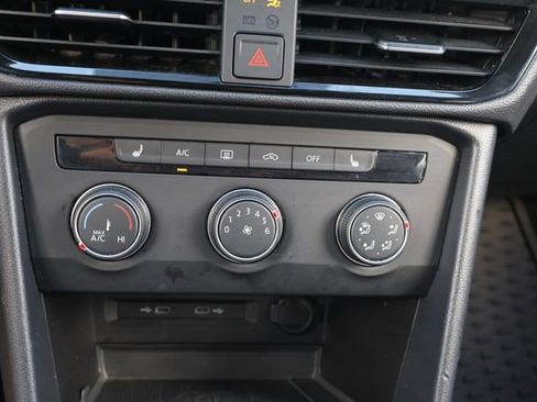 Certified 2022 Volkswagen Taos SE image 25