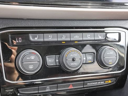 Used 2022 Volkswagen Atlas SEL Premium image 25