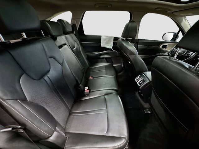 Used 2023 Kia Sorento S w/ Panoramic Sunroof Package AWD/4WD image 29