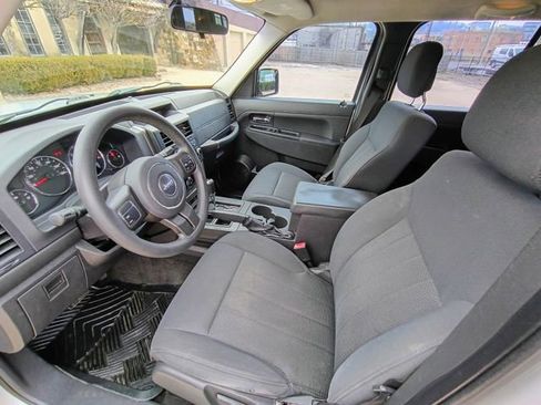 Used 2012 Jeep Liberty Sport image 34