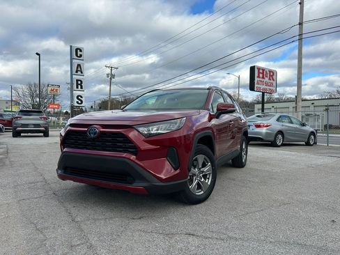 Used 2022 Toyota RAV4 LE AWD/4WD image 1