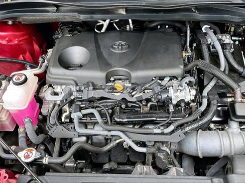 Used 2024 Toyota Sienna XLE FWD image 32