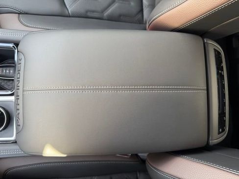 New 2026 Nissan Pathfinder Platinum image 27