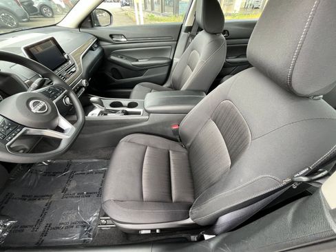 Used 2025 Nissan Altima 2.5 SV FWD image 28