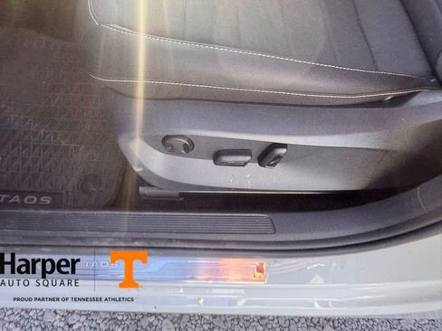 Used 2024 Volkswagen Taos SE image 18