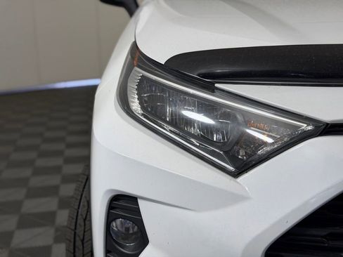 Used 2019 Toyota RAV4 XLE AWD/4WD image 3