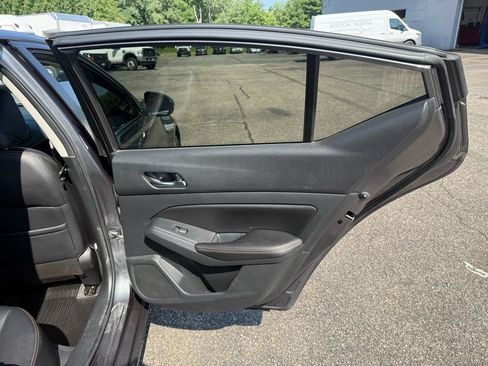 Used 2021 Nissan Altima 2.5 SR w/ SR Premium Package AWD/4WD image 22