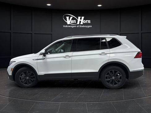Used 2024 Volkswagen Tiguan SE AWD/4WD image 4