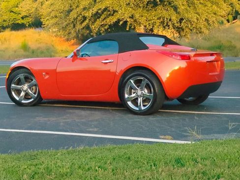 Used 2008 Pontiac Solstice Convertible w/ Convenience Package RWD image 4