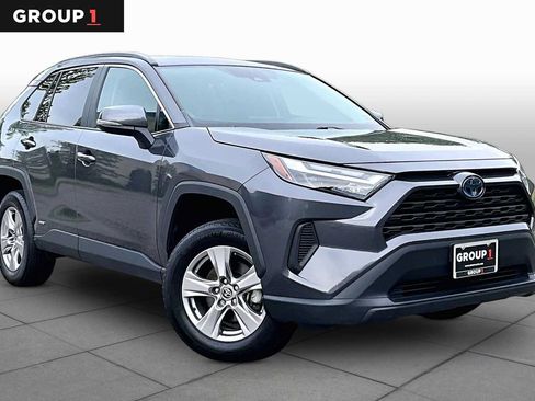 Used 2022 Toyota RAV4 XLE w/ XLE Grade Weather Package AWD/4WD image 3