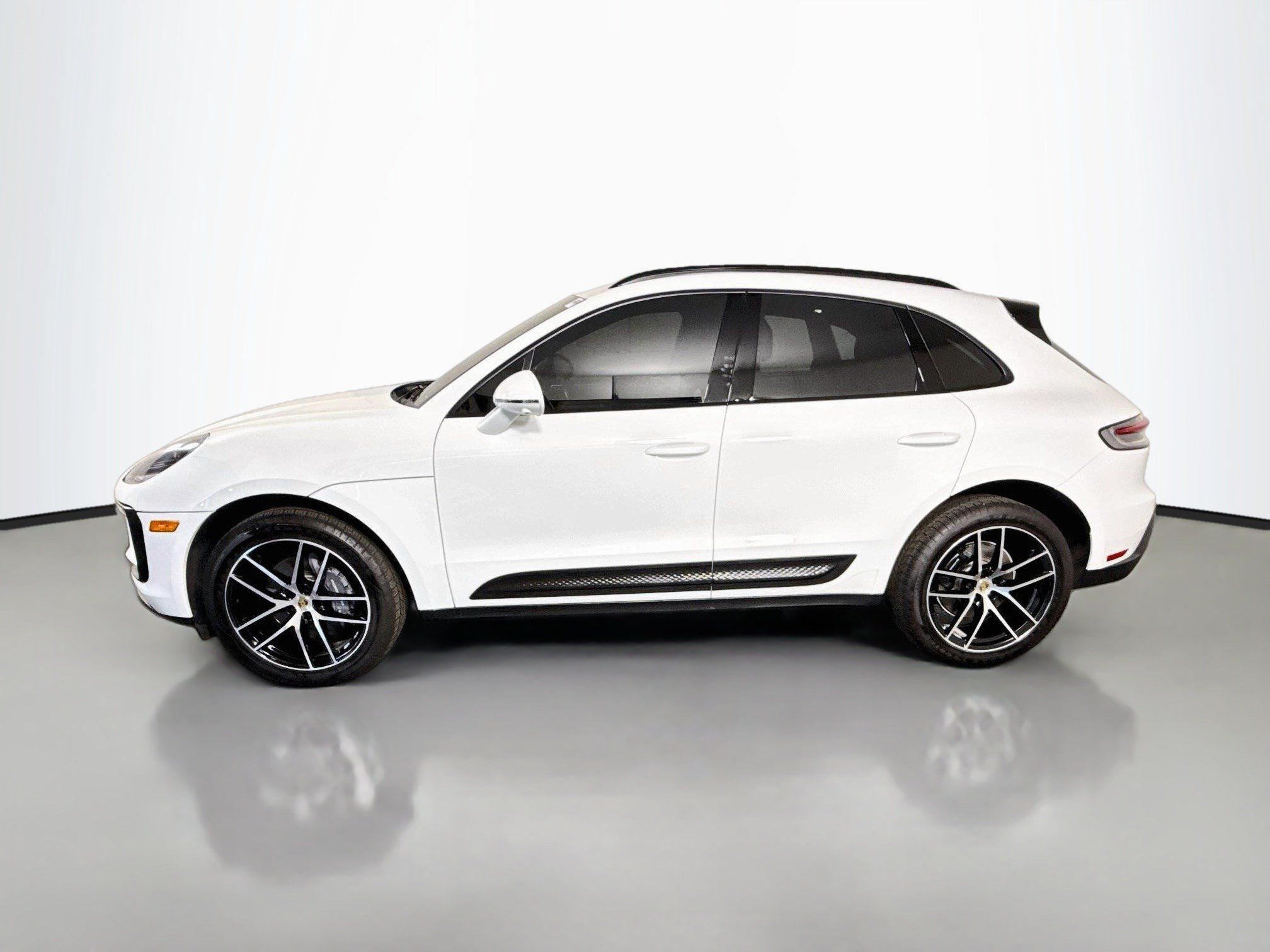 Used 2024 Porsche Macan w/ Premium Plus Package AWD/4WD image 6