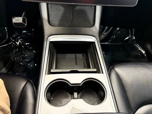 Used 2022 Tesla Model Y Long Range image 34