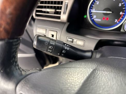 Used 2011 Lexus LX 570 4WD w/ Luxury Pkg image 16