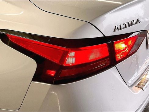 Used 2023 Nissan Altima 2.5 SR w/ SR Premium Package image 29