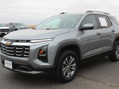 Used 2025 Chevrolet Equinox LT w/ Convenience Package II FWD image 9