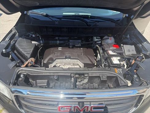 Used 2018 GMC Acadia SLE w/ LPO, Floor Liner Package FWD image 7