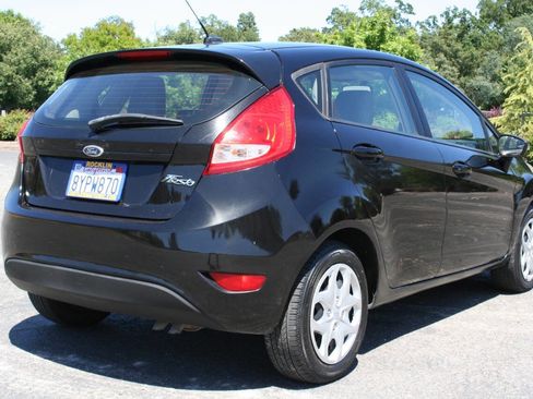 Used 2012 Ford Fiesta S FWD image 5