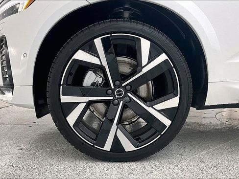 New 2026 Volvo XC60 B5 Ultra w/ Protection Package Premier image 38