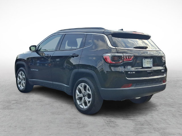 Used 2025 Jeep Compass Latitude AWD/4WD image 4