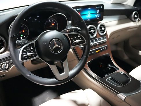 Used 2021 Mercedes-Benz GLC 300 4MATIC image 11