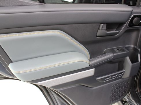 Used 2025 Toyota 4Runner Trailhunter image 46