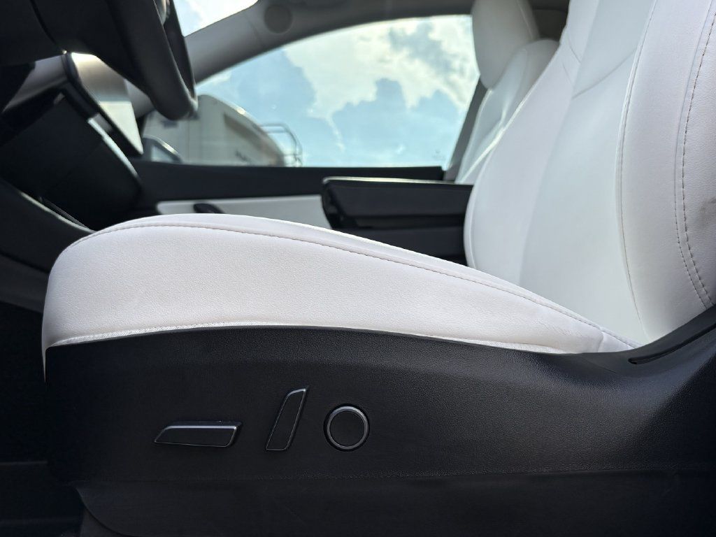 Used 2021 Tesla Model Y 2WD image 12