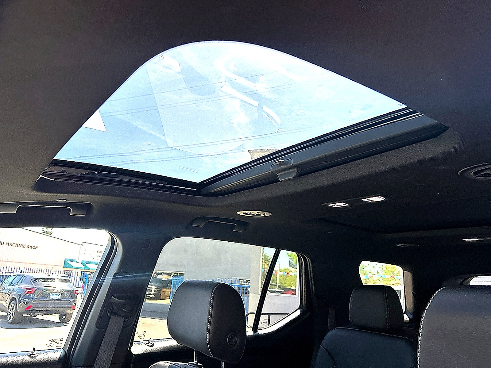 Used 2023 Chevrolet Traverse LT w/ LT Premium Package FWD image 17