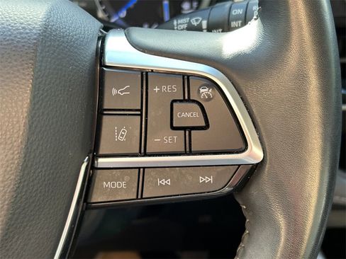 Used 2021 Toyota Highlander XLE image 43