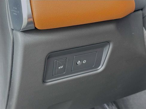 New 2025 Jaguar F-PACE R-Dynamic S image 10