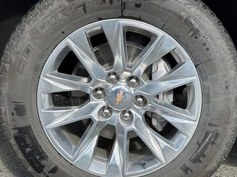 Used 2025 Chevrolet Suburban Premier image 27