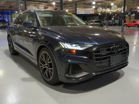 Used 2023 Audi Q8 Prestige AWD/4WD image 5
