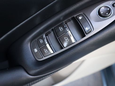 Used 2014 INFINITI Q50 Premium w/ Leather Seating Package image 10