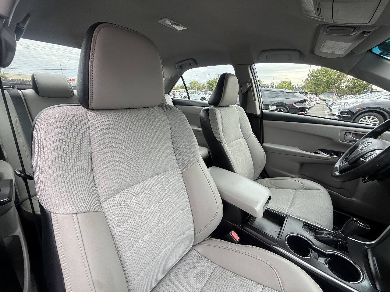 Used 2016 Toyota Camry SE FWD image 20