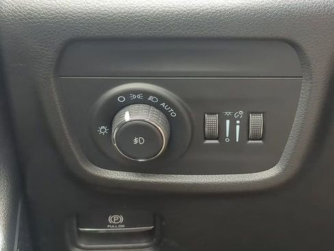 New 2026 Jeep Grand Cherokee L Limited w/ Luxury Tech Group II RWD image 31