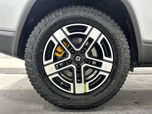 Used 2022 Rivian R1S Launch Edition image 12