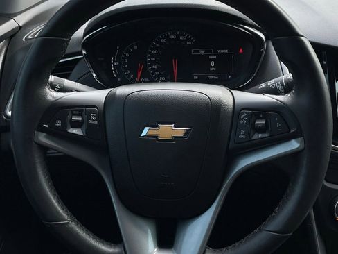 Used 2022 Chevrolet Trax LT w/ LT Convenience Package FWD image 12