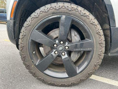 Used 2023 Land Rover Defender 110 X-Dynamic SE image 13