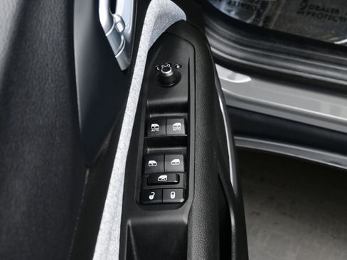 Used 2023 Jeep Compass Latitude image 10