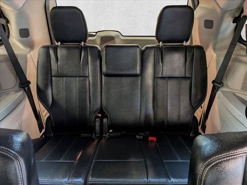 Used 2016 Chrysler Town & Country Touring w/ Driver Convenience Group FWD image 22