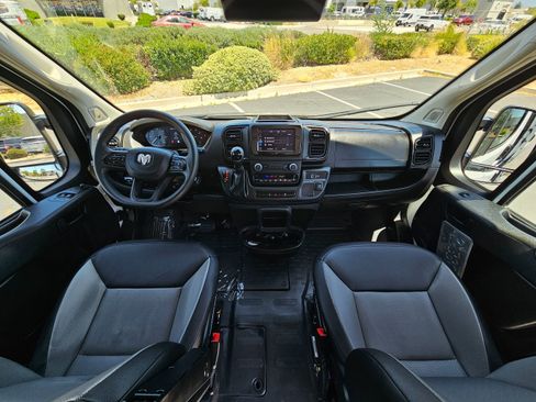 Used 2025 RAM ProMaster 2500 w/ Convenience Group FWD image 19